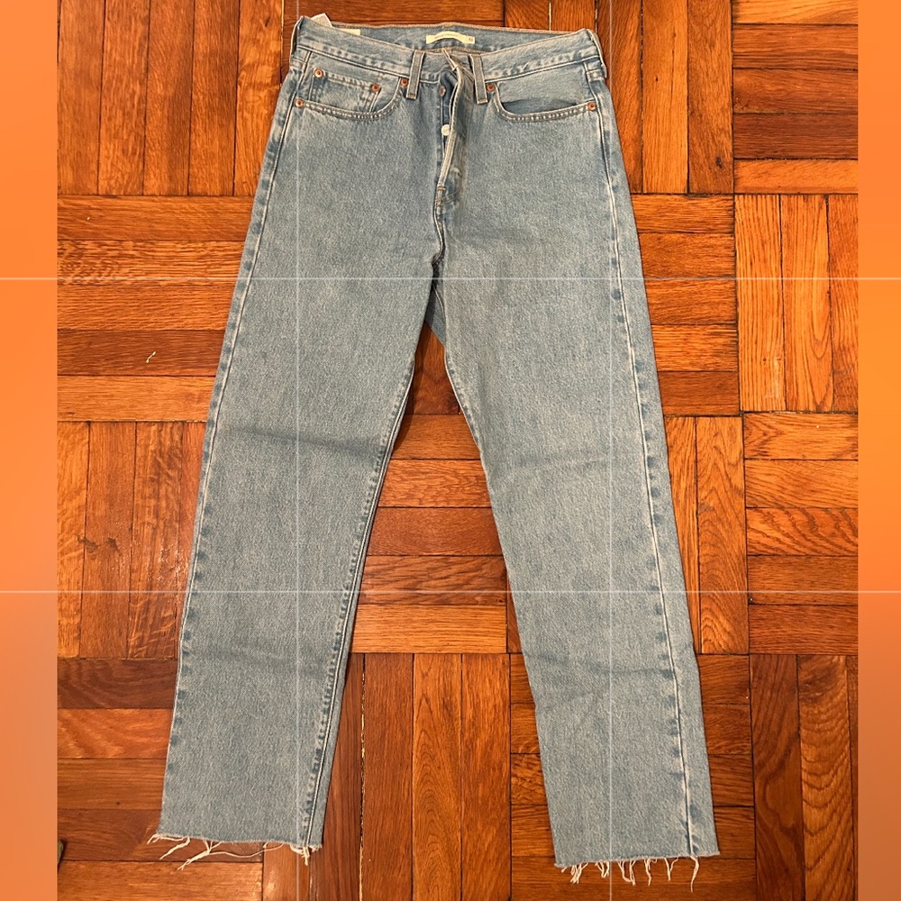 Levi’s wedgie straight Jean 30x30 10 EUC raw hem medium wash 100% cotton premium